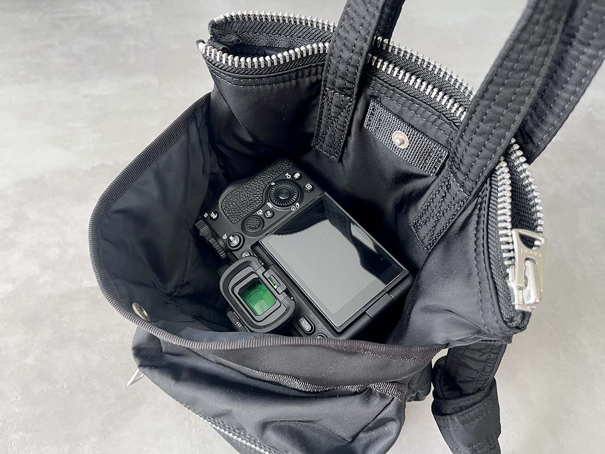 カメラが入るショルダーバッグ sacai x PORTER Pocket Bag - THOMSON 