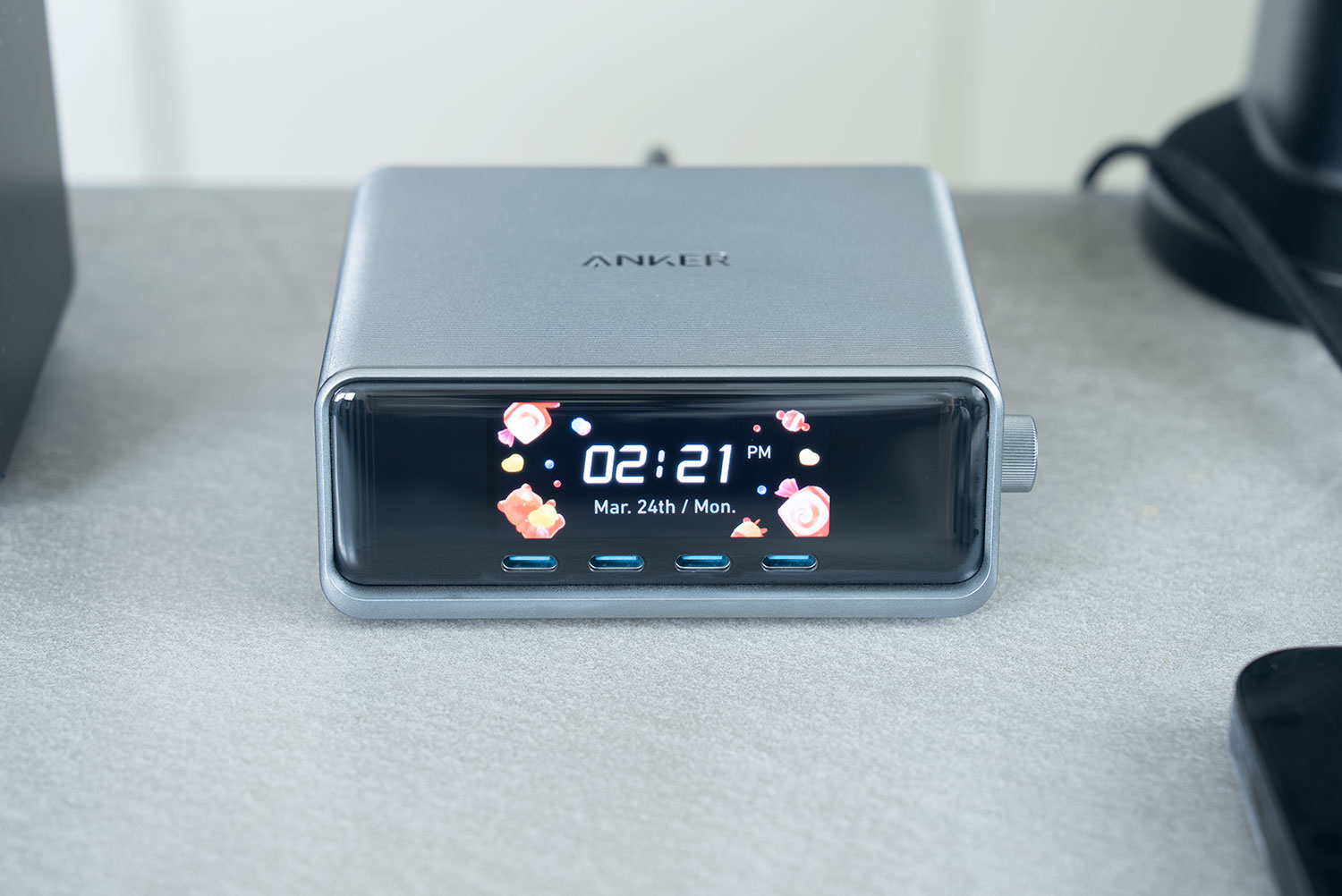 Anker Prime Charger (250W, 6 Ports, GaN)　時計表示